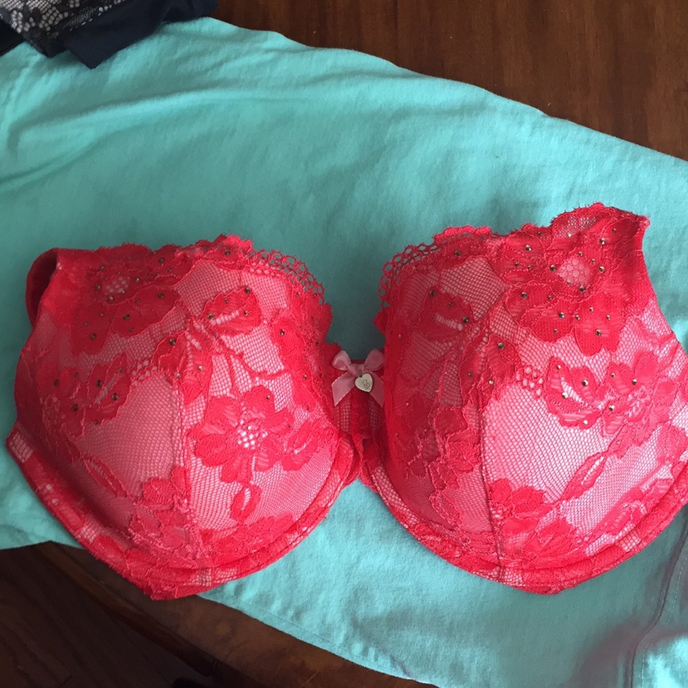 34DD body by Victoria Secret Bra